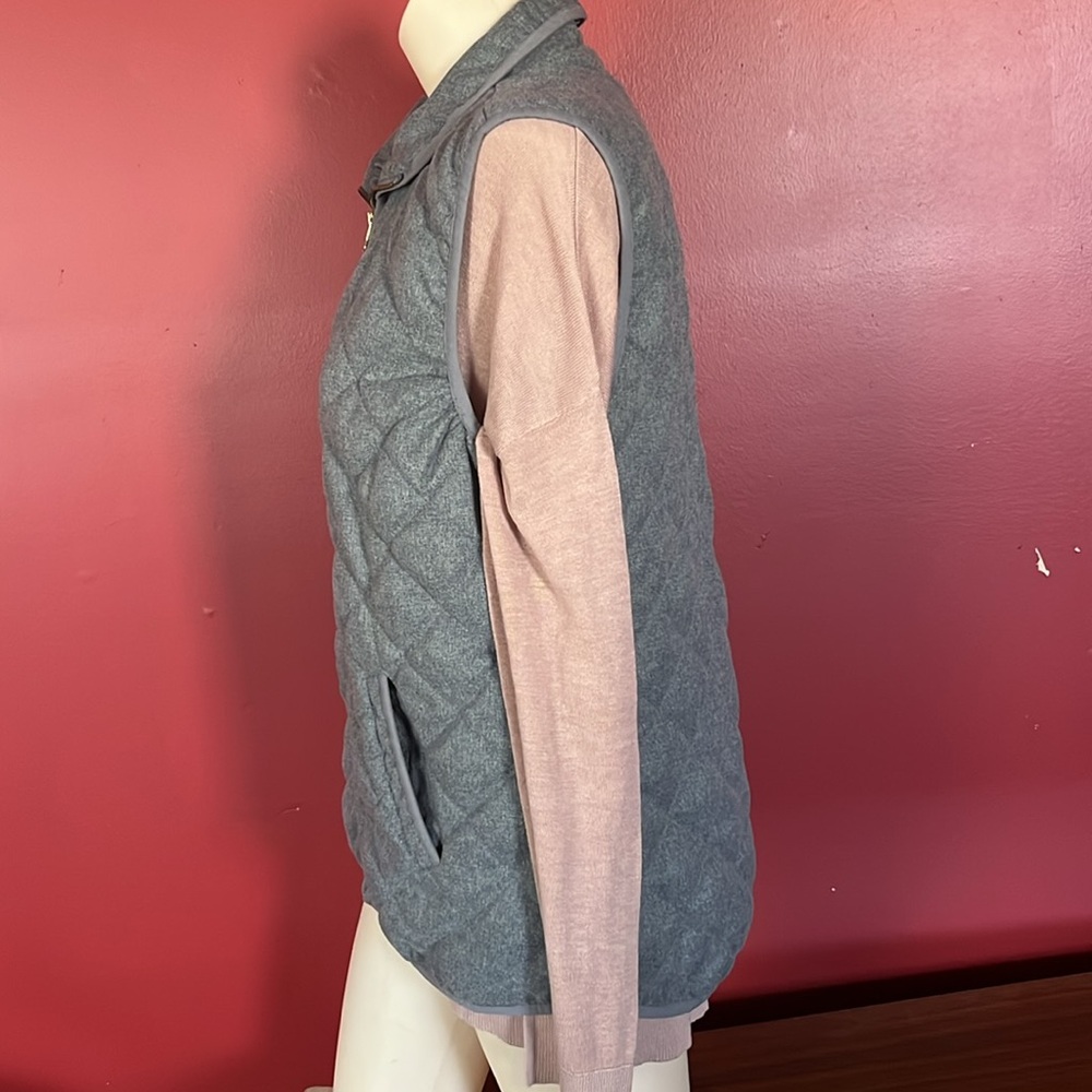 Like new Old Navy quilted gray vest - Picture 5 of 13